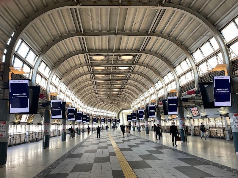 Major Tokyo station concourse